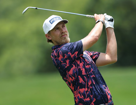 Reitan leads as Bezuidenhout chases